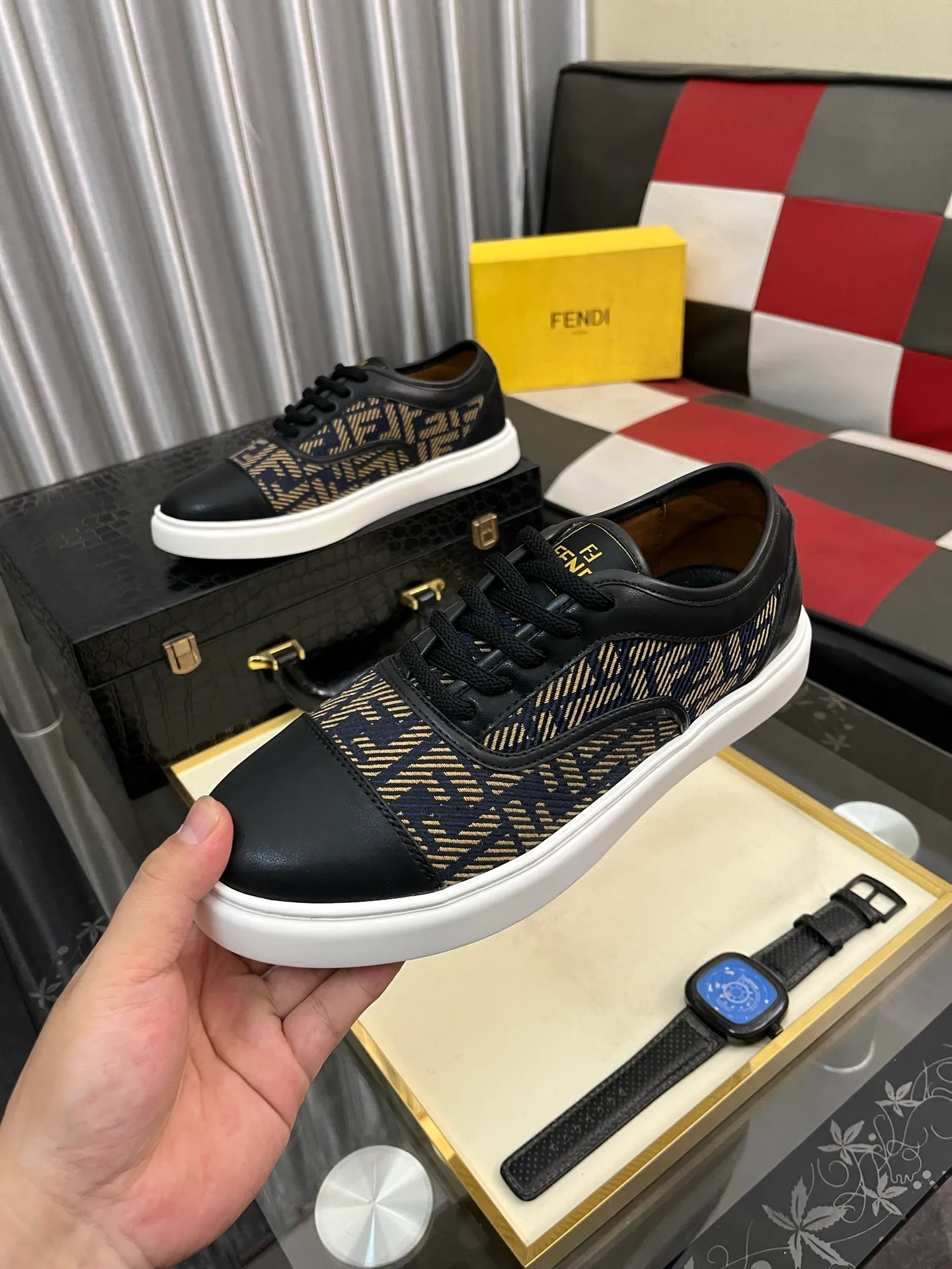 Men's Men's Shoes 💰400⌚️⌚️[Fendi] Fendi's latest casual shoes for men! Available at counters simultaneously! A one-to-one replica of the original. All imported official website one-to-one cowhide fabric. The interior is made of top-grade sheepskin, and the original factory-supplied rubber outsole is used. Leading new fashion concepts. Matching code: 38-443️⃣Colors available